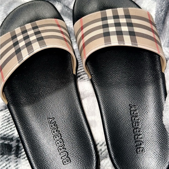 Burberry Check Pattern Slides with Black Sole - Picture 1 of 3